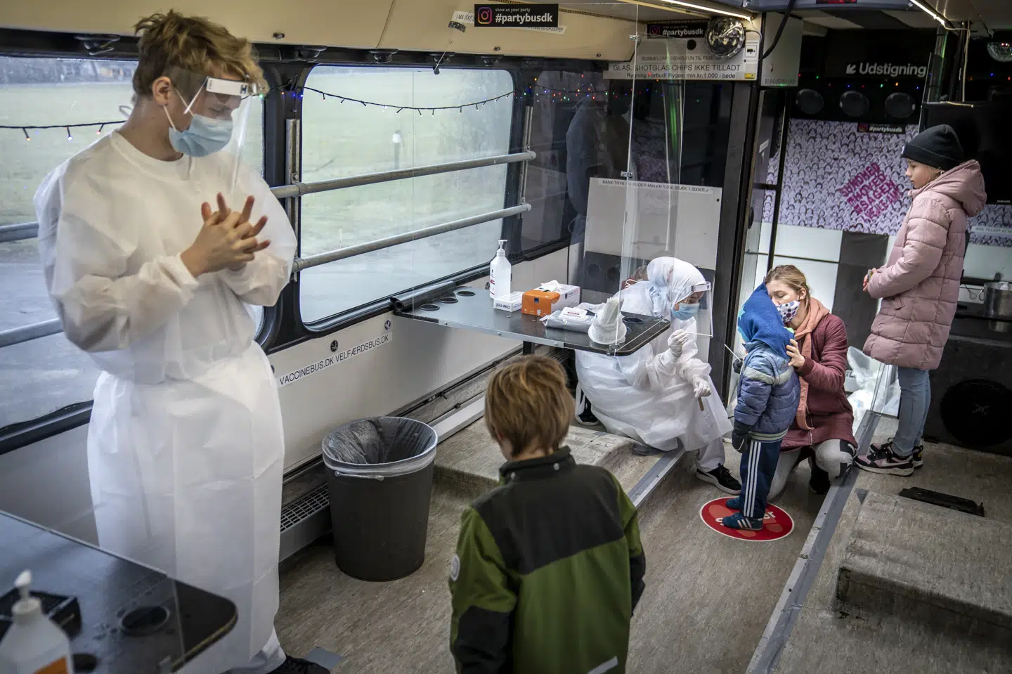 Ifølge Styrelsen for Forsyningssikkerhed kan der nu blive foretaget mere end 400.000 daglige test for corona. Mads Claus Rasmussen/Ritzau Scanpix