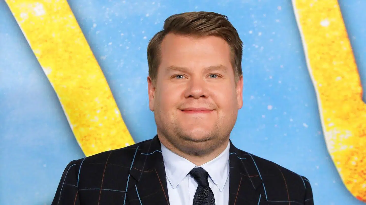 Tv-vært James Corden får sig en god snak med prins harry, som han også omgås privat, i sit program 'The Late Late Show'.