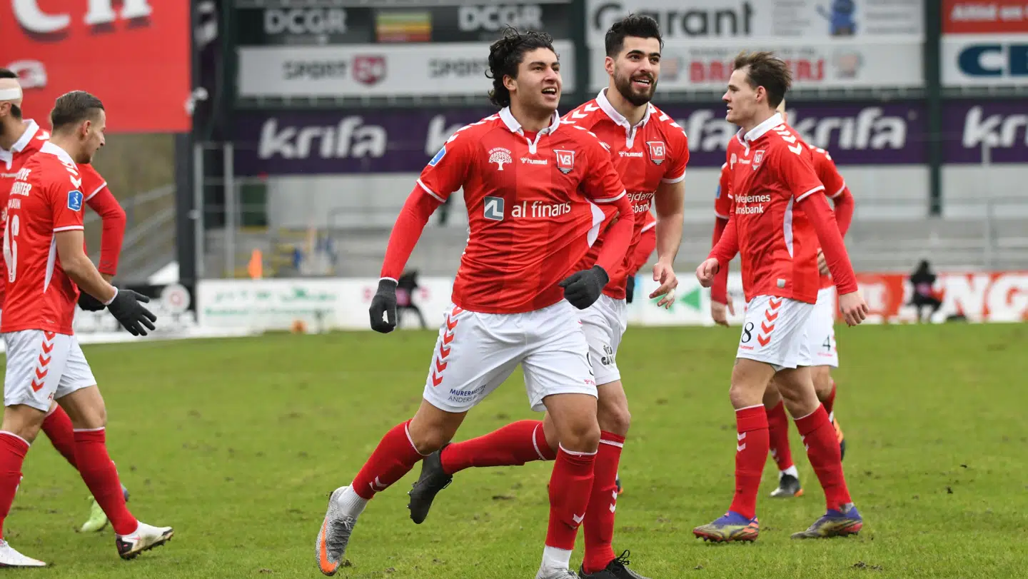 Wahid Faghir fejrer en scoring i Superligaen.