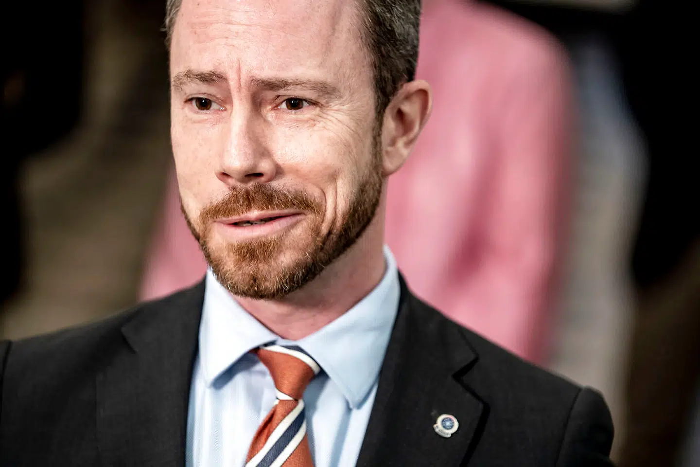 Jakob Ellemann-Jensen (V) under doorstep efter afsluttende forhandlinger om en grøn genstart af Danmark samt første aftale om økonomisk stimuli, aftalen præsenteres på stengangen i Finansministeriet i København, onsdag den 2. december 2020.. (Foto: Mads Claus Rasmussen/Ritzau Scanpix)