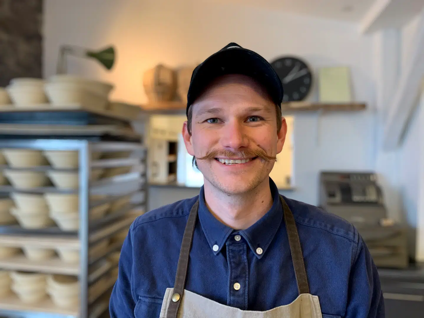 Peter har fra dag ét ikke været bange for at dele sine opskrifter. Det handler nemlig nemlig mere om, at man har den rigtige feeling med brødet, siger han.
