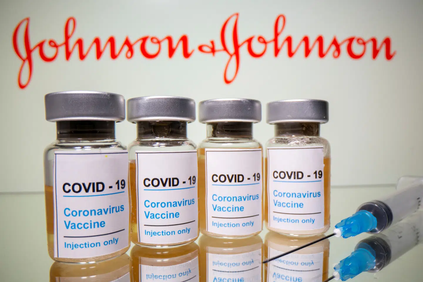De to andre vacciner, der allerede er blevet godkendt i USA, kræver to doser for at opnå den fulde beskyttelse mod coronavirusset. Johnson & Johnsons vaccine kræver kun en enkelt dosis. (Arkivfoto) Dado Ruvic/Reuters