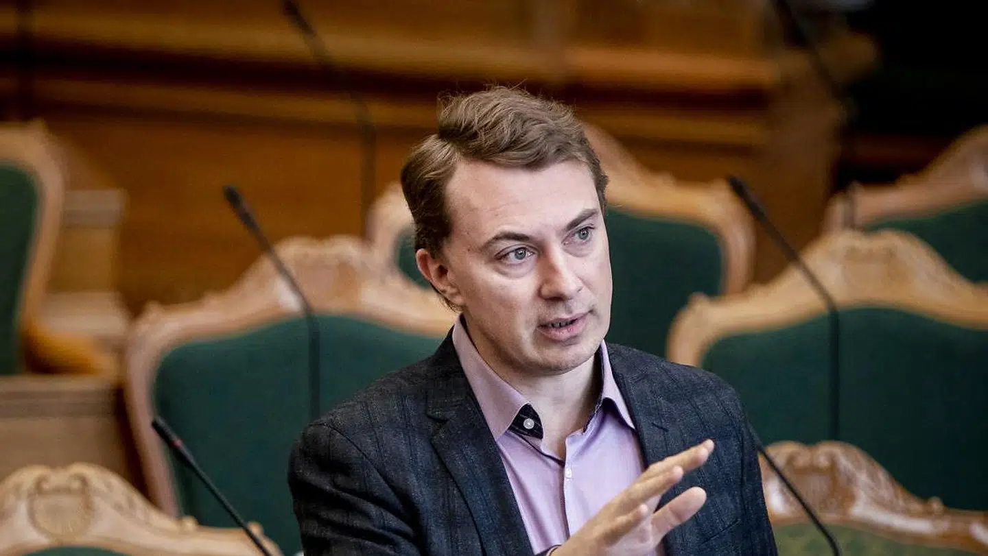 Dansk Folkepartis Morten Messerschmidt venter stadig på en afgørelse på om han tiltales i Meld og Feld sagen.