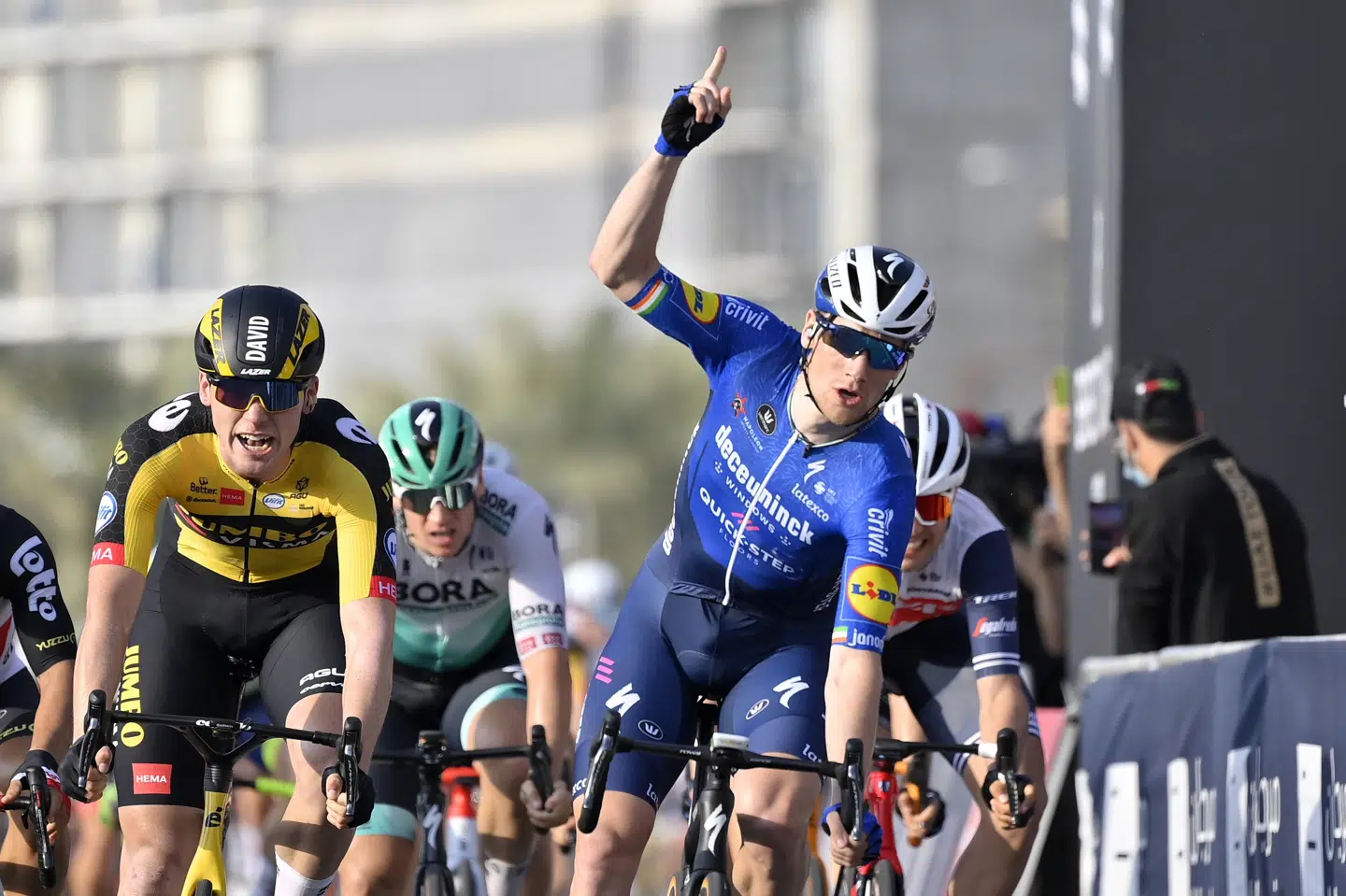 Irske Sam Bennett (til højre) tog sin anden etapesejr i UAE Tour i år. (Arkivfoto) Fabio Ferrari/Ritzau Scanpix