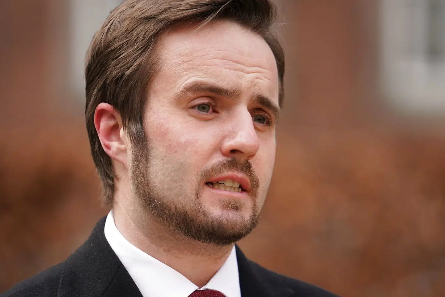 Erhvervsminister Simon Kollerup (S) forstår godt frustrationen hos de erhvervsdrivende.