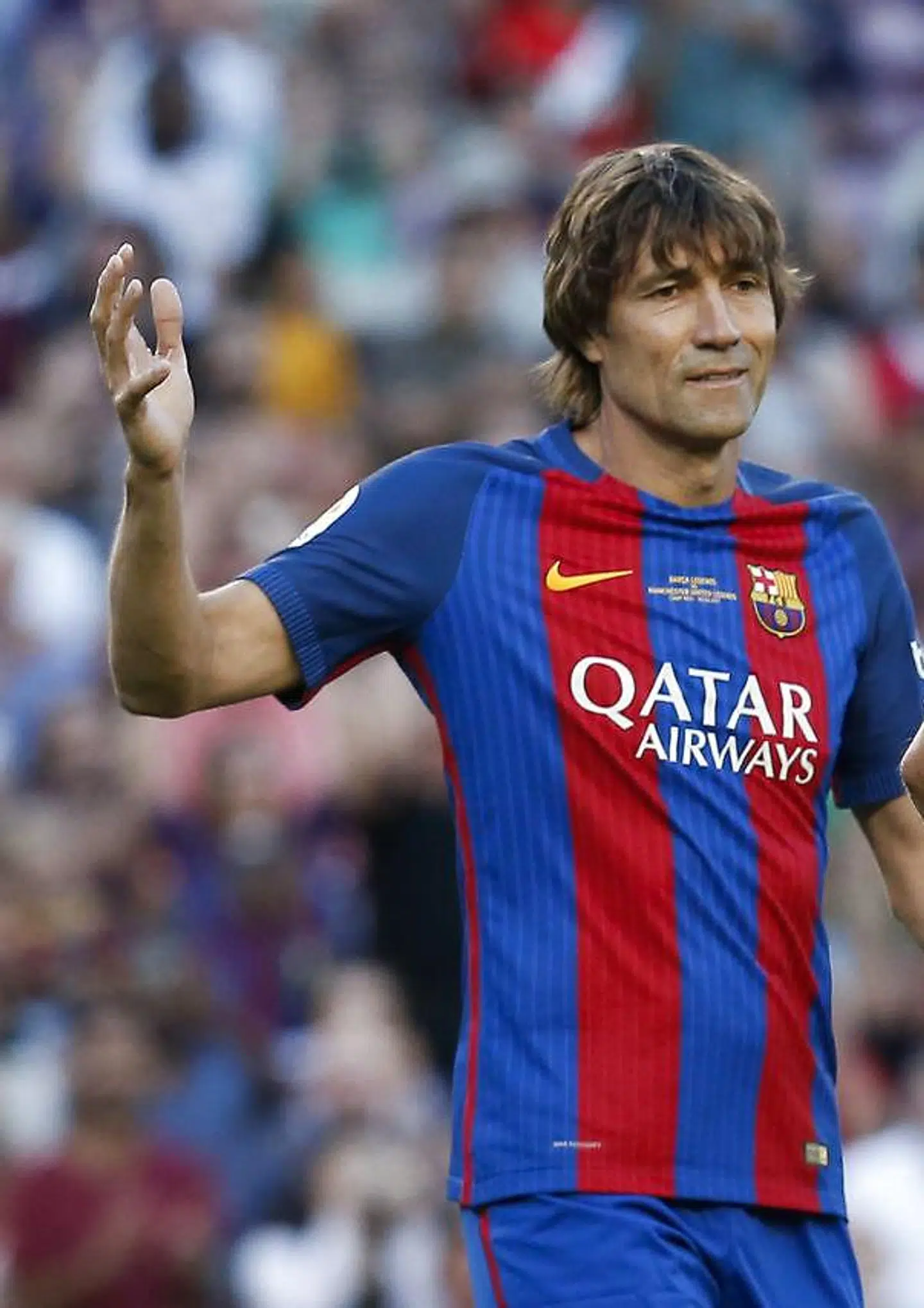 Julio Salinas revser den tidligere ledelse i FC Barcelona. (AFP PHOTO / PAU BARRENA)