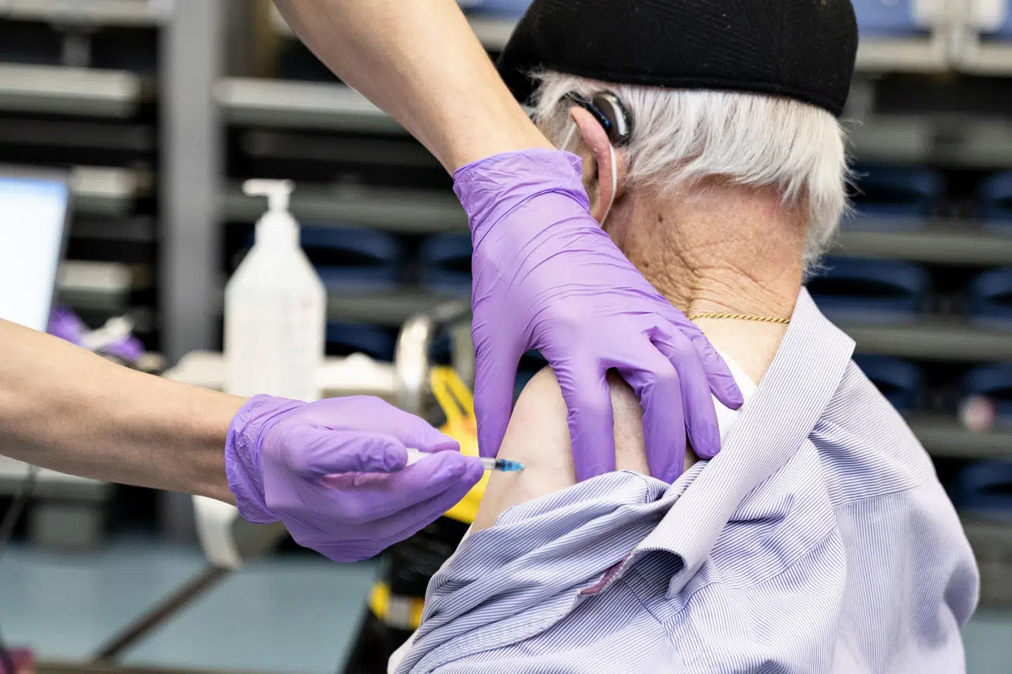 I Norge og Sverige kører man ud med vacciner til borgere, der ikke selv kan rejse til et vaccinecenter. Men det gør man ikke i Danmark. (Arkivfoto) Henning Bagger/Ritzau Scanpix