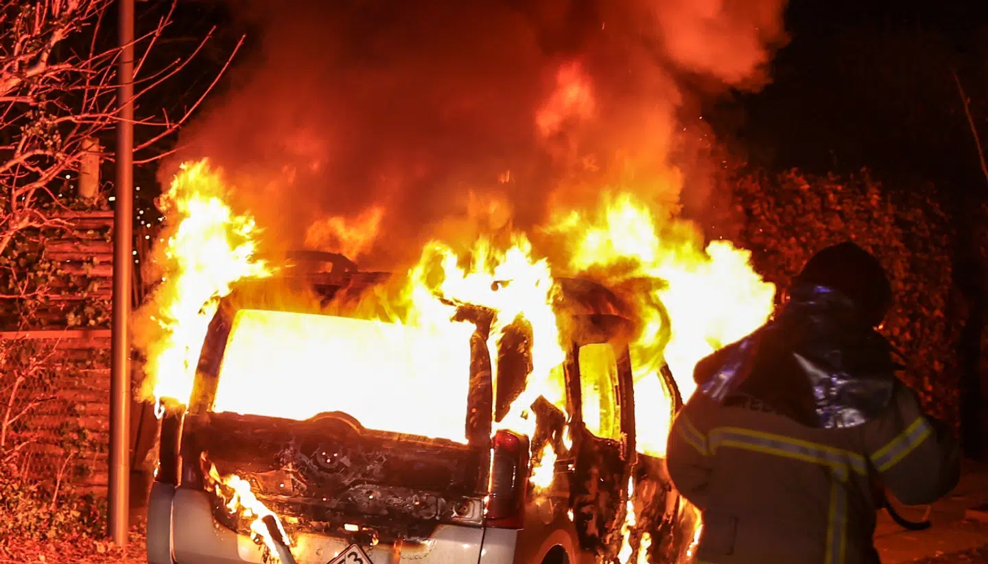 Onsdagens bilbrand skete ved Hjorteholms Alle i København.