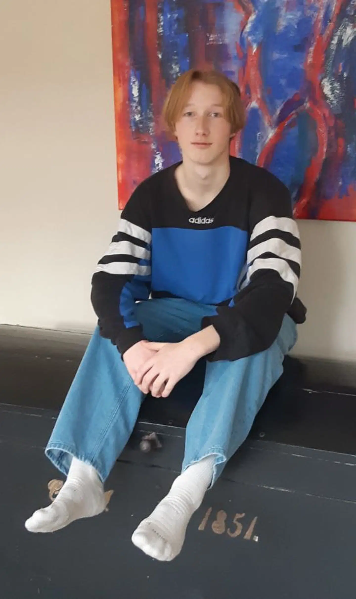 Frederik Rasmussen burde have været på efterskole nu - men nedlukningen holder ham hjemme, hvor dagene falder i et med hinanden og vennerne mest findes på computerskærmen.