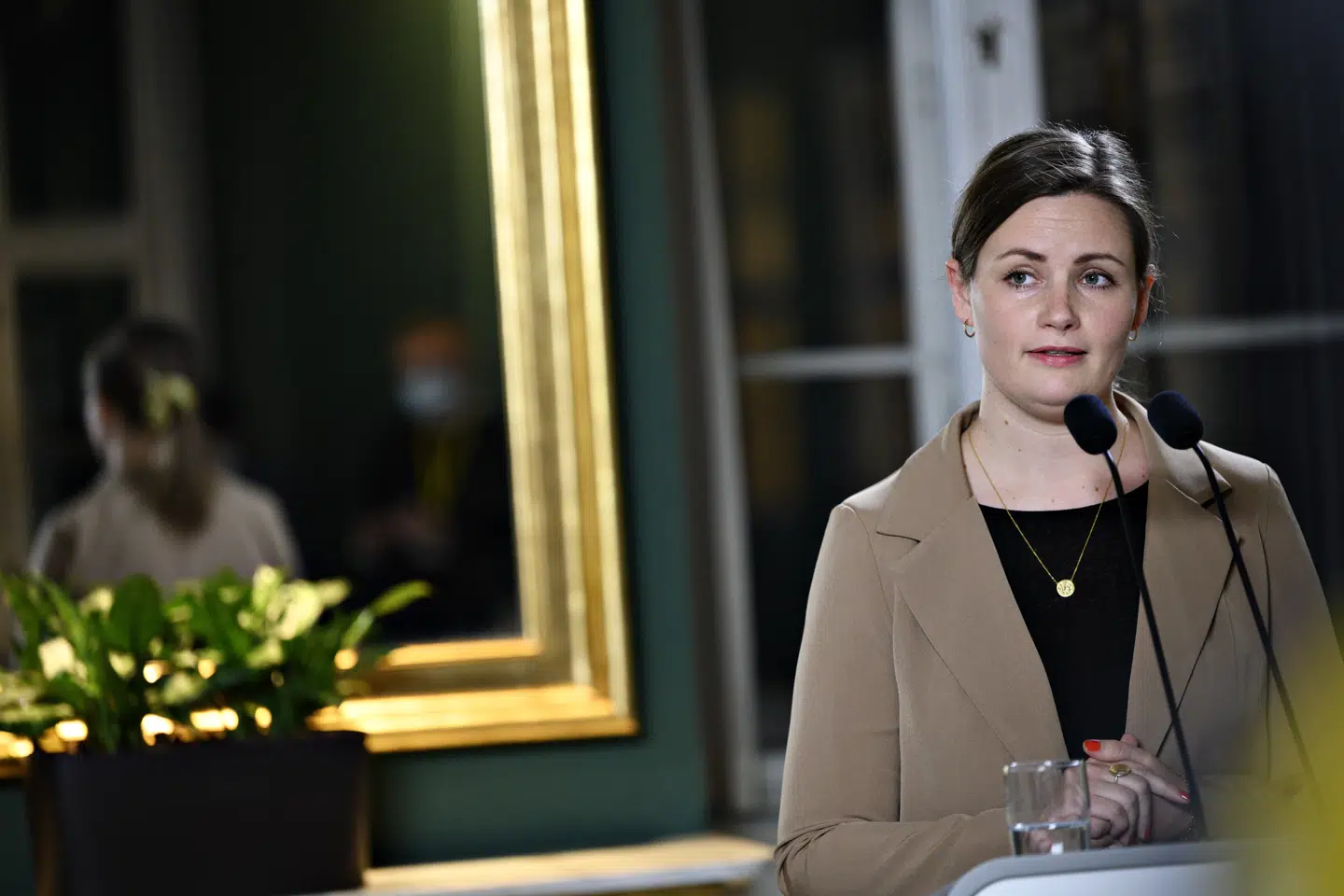 Mai Villadsen (EL) fortæller, at partiet vil kræve bedre hjælpepakker. Philip Davali/Ritzau Scanpix