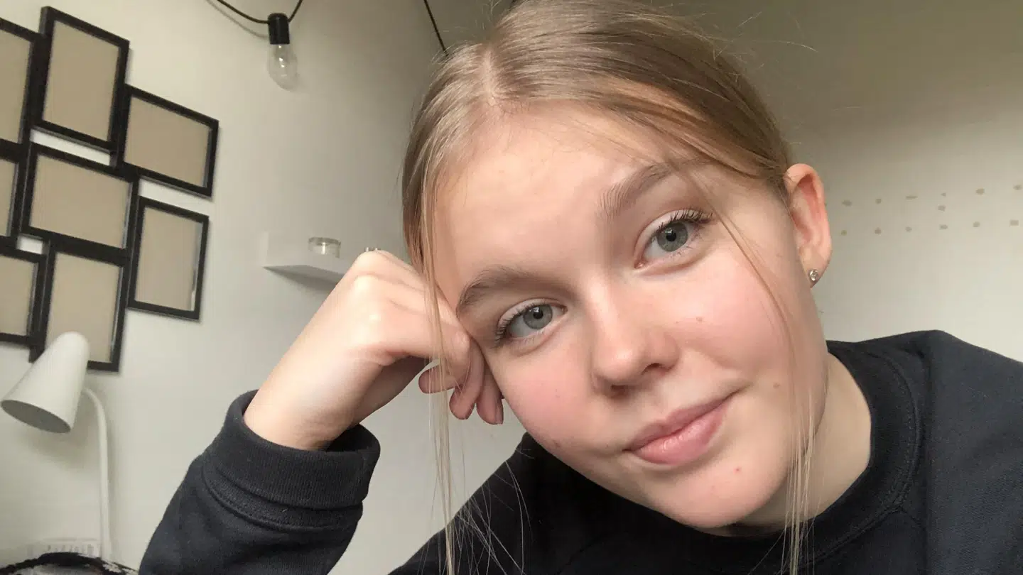 Stine Munk vil i morgen skippe online-undervisningen og i stedet prøve at få politikerne til at høre efter elevernes opråb. De vil tilbage på efterskolerne. Foto: Privat.