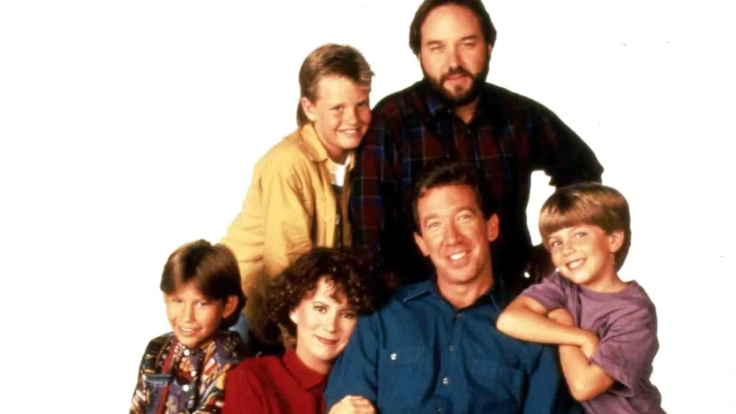 Zachery Ty Bryan (øverst til venstre) sammen med resten af castet til 'Home Improvement'.