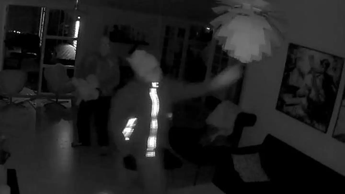 Indbrudstyvene i Peter Kruses hjem filmet på overvågningen.