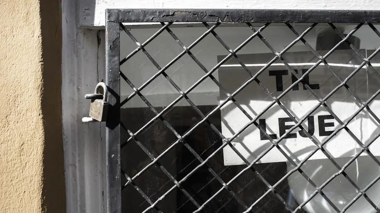 Tomme butikslokaler i Læderstræde. På trods af det økonomiske opsving, vokser tomgangen i lokaler til butiksdrift. Antallet af ledige butikslokaler i hovedstadsområdet er det højeste i 18 år.