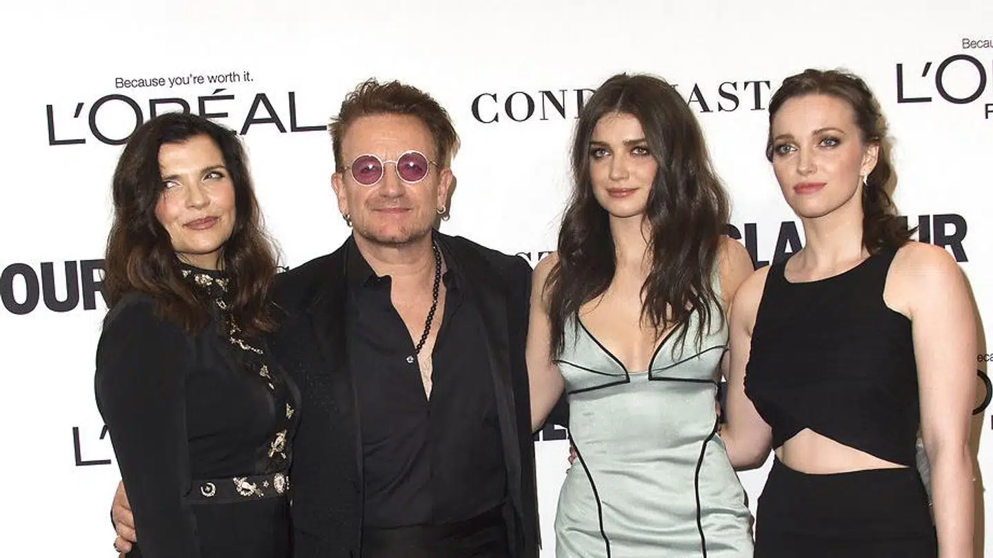 Arkivfoto af (fra venstre mod højre) Bonos kone, Ali Hewson, musikeren selv, Eve Hewson og Bonos anden datter, Jordan Hewson i 2016.