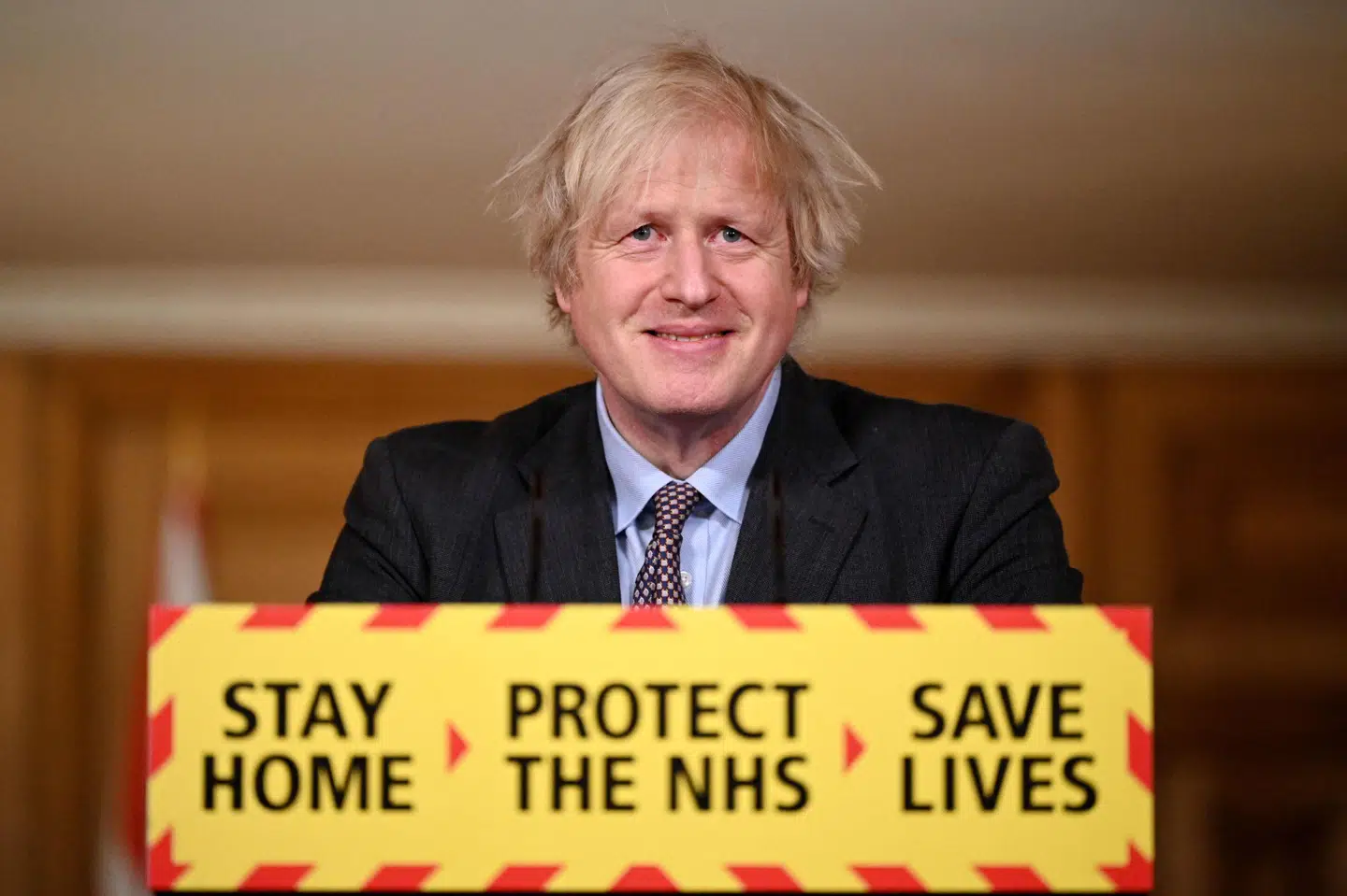 Premierminister Boris Johnson siger på et tv-transmitteret pressemøde, at London og andre storbyer vil være fulde af liv igen, hvis folk blot har tillid og tro på fremtiden. Leon Neal/Ritzau Scanpix