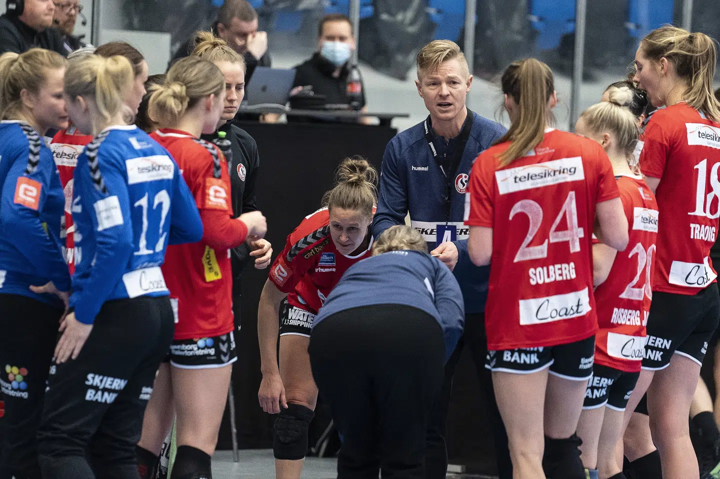 Jesper Jensen var fra bænken med til at vende Team Esbjergs kamp mod København Håndbold. John Randeris/Ritzau Scanpix