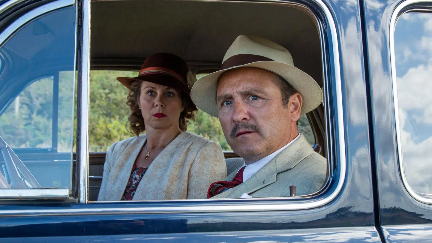 Lars Ranthe og Anne Louise Hassing som Hr. og Fru Madsen.