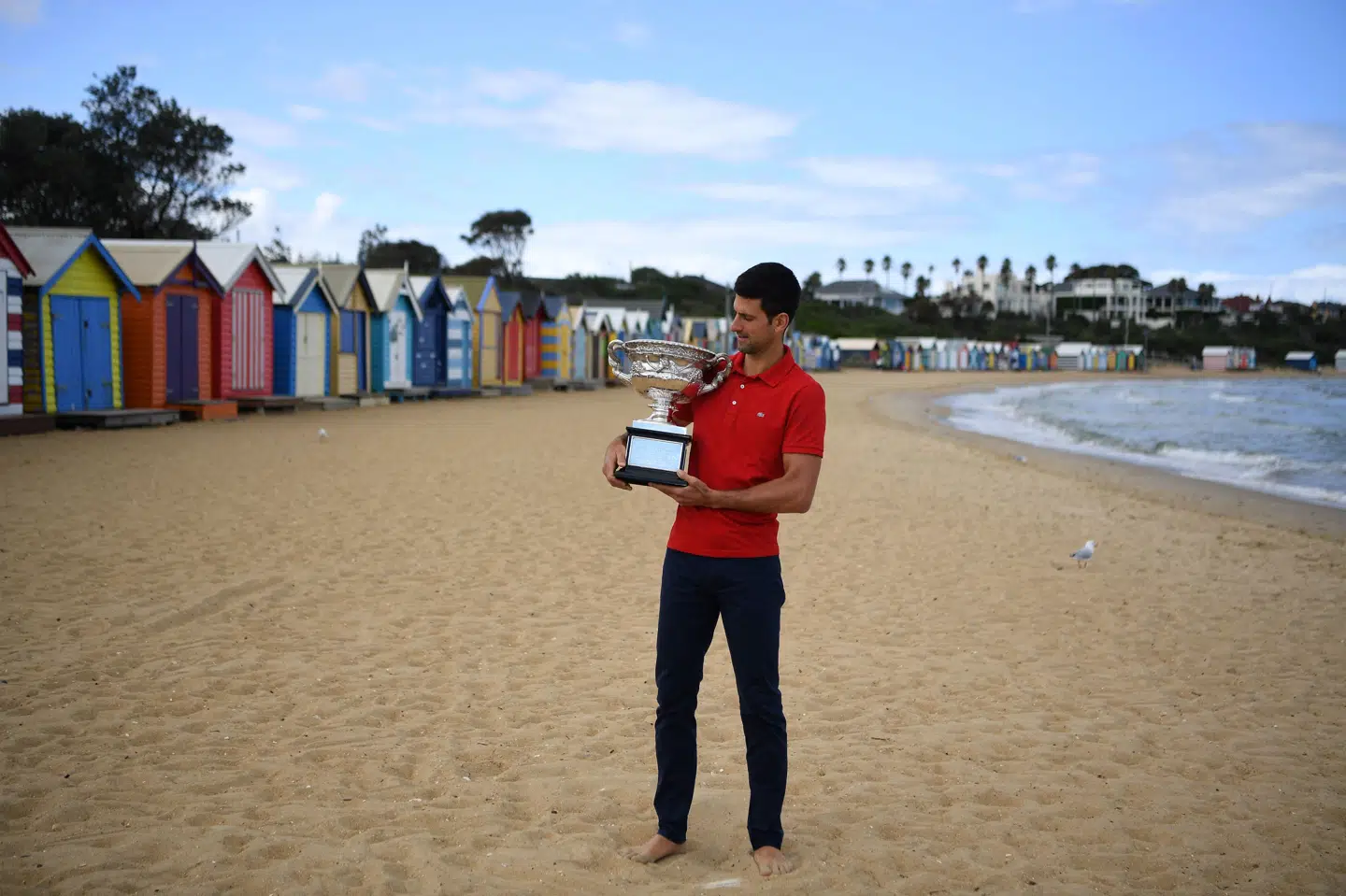 Mandag stillede Novak Djokovic op til sejrsbilleder på Brighton Beach i Melbourne. William West/Ritzau Scanpix