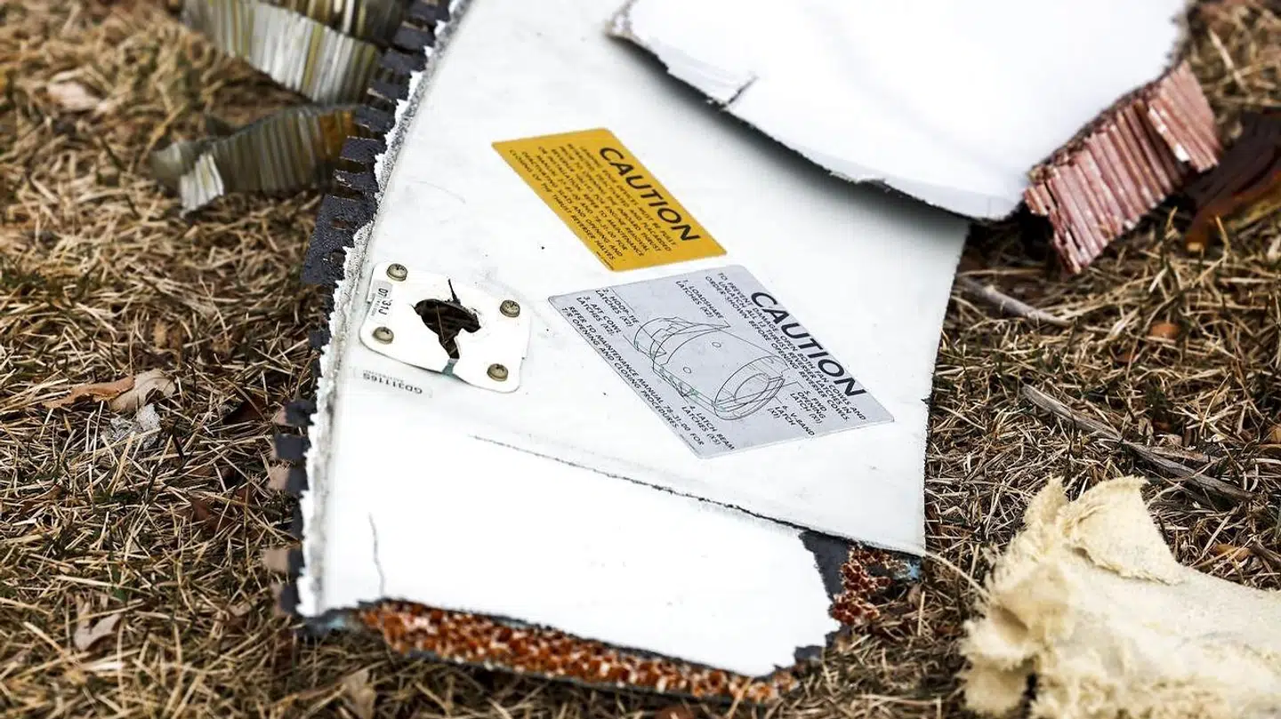 Dele af motoren endte i flere haver i et villakvarter i Broomfield, Colorado. Foto: Michael Ciaglo/Getty Images