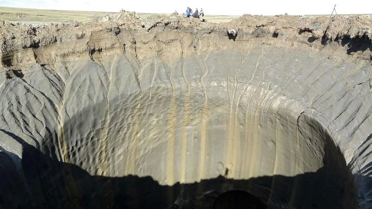 Det første krater er dette, der blev fundet i Yamal Peninsula i Sibirien i 2014. Foto: AFP/Vasily Bogoyavlensky