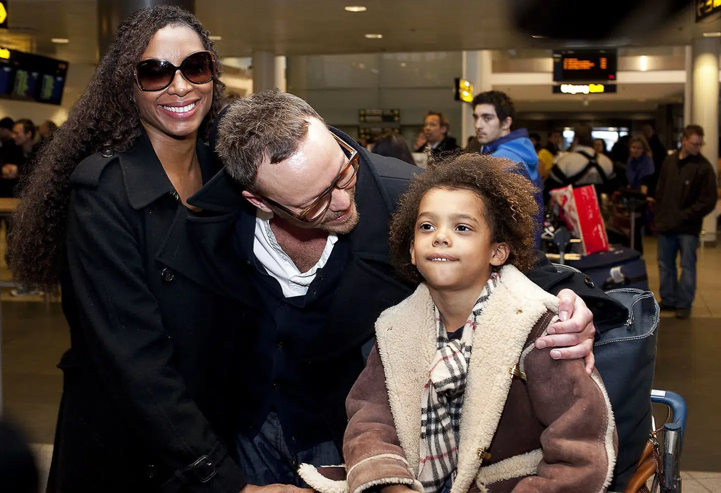 Carsten Soulshock modtager sin familie i lufthavnen.