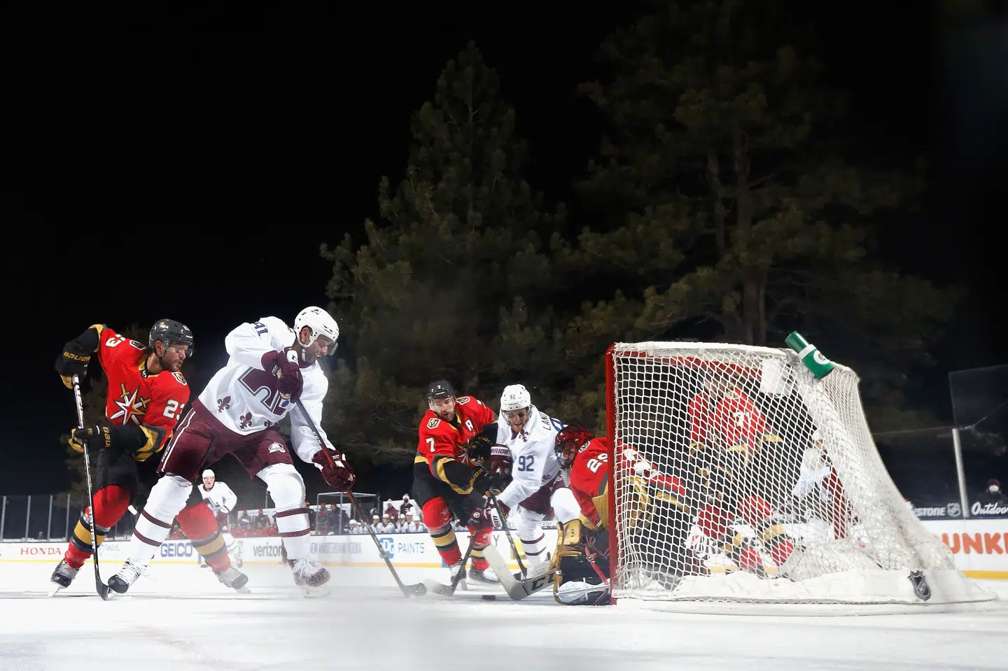Colorado Avalanche førte, da kampen mod Vegas Golden Knights blev afbrudt, og endte også med at vinde kampen. Christian Petersen/Ritzau Scanpix
