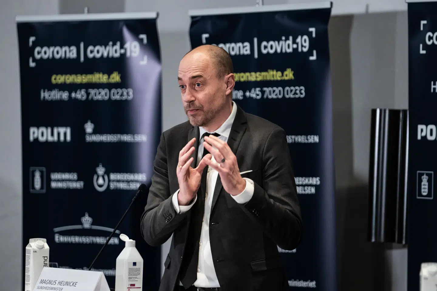 Sundhedsminister Magnus Heunicke (S) siger, at regeringen ønsker ikke at holde samfundet lukket en dag længere end nødvendigt. (Arkivfoto) Emil Helms/Ritzau Scanpix