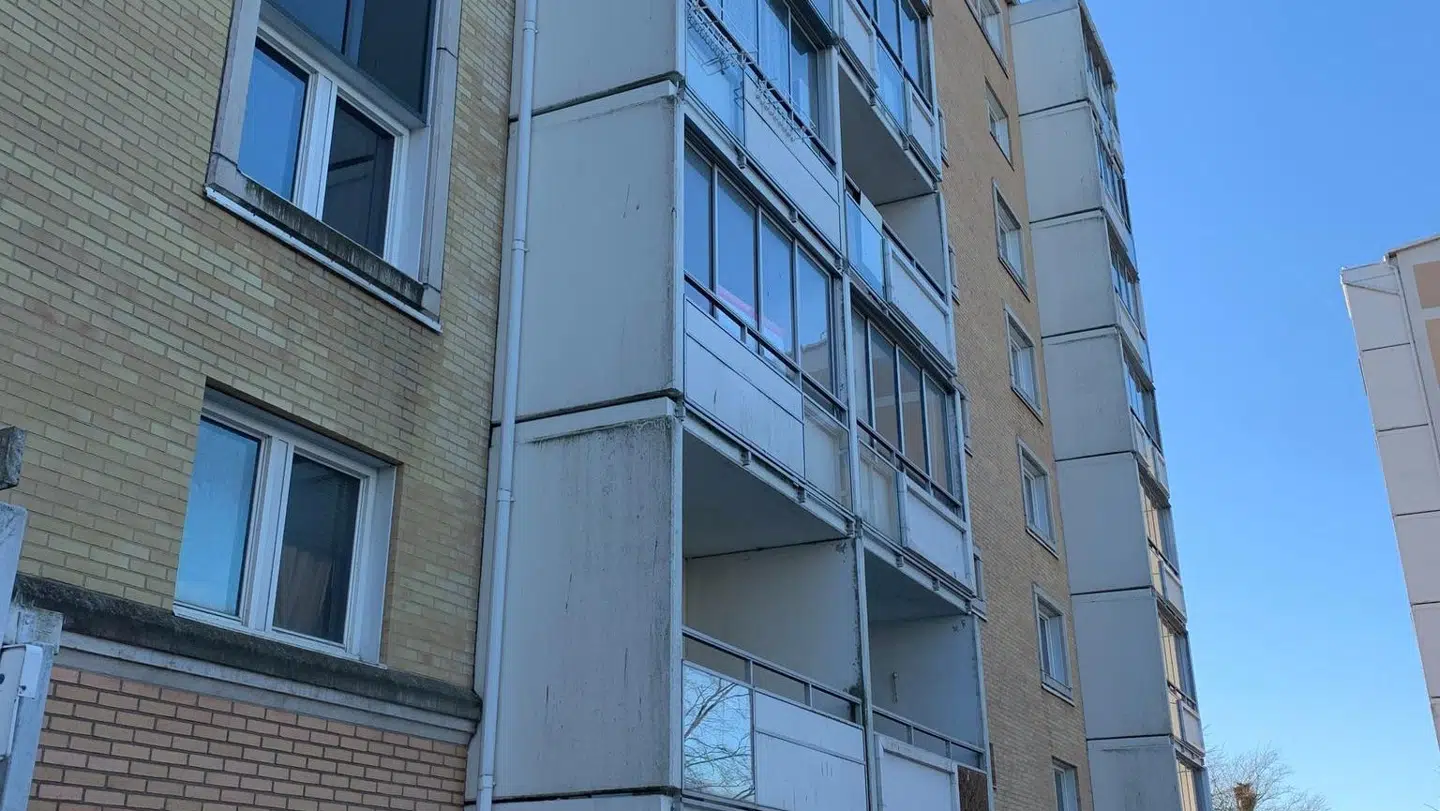 Ved en razzia i denne lejlighed i Malmö fandt politiet en koran, hvori der var overstreget passager om vantro.