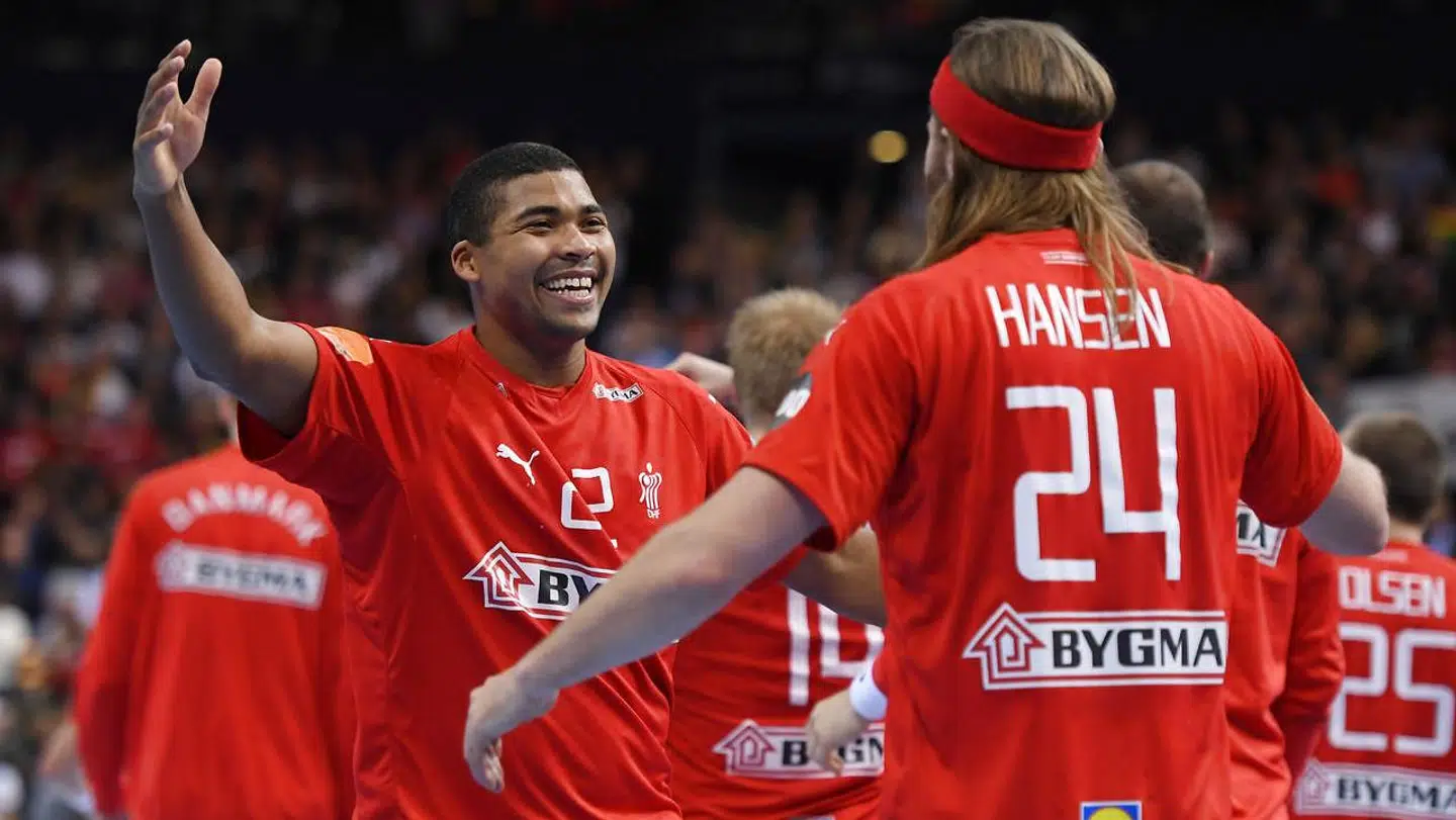 Mads Mensah Larsen og Mikkel Hansen vender snuden mod Danmark og Aalborg Håndbold.