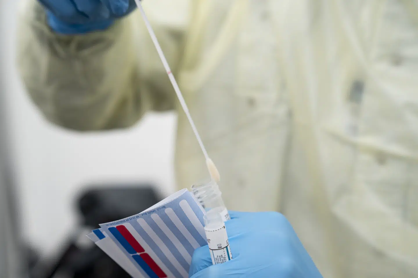 De praktiserende læger har opkrævet 23,4 millioner kroner for at videresende negative coronatestsvar, selv om det kan ses online. Danske Regioner kalder det uacceptabelt, mens en professor mener, at der er spild af skattekroner. (Arkivfoto) Niels Christian Vilmann/Ritzau Scanpix