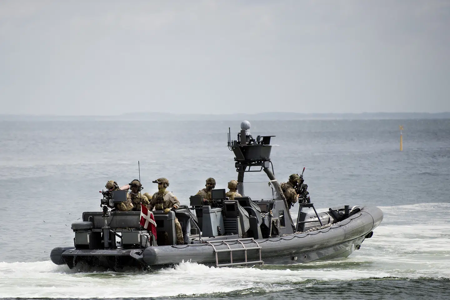 Mistanke om muligt embedsmisbrug får ikke strafferetlige konsekvenser for Frømandskorpsets chef. På billedet er et hold frømænd på vandet i forbindelse med et jubilæumsarrangement for korpset. (Arkivfoto) Liselotte Sabroe/Ritzau Scanpix