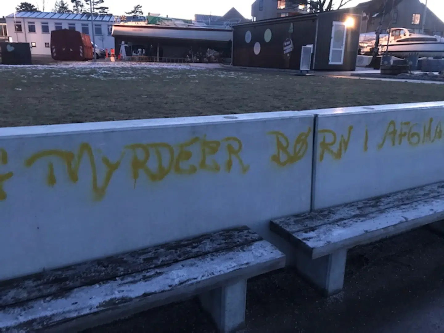 Billede af graffitien på Helsingørs havn, hvor Jette Stubs søn er nævnt.