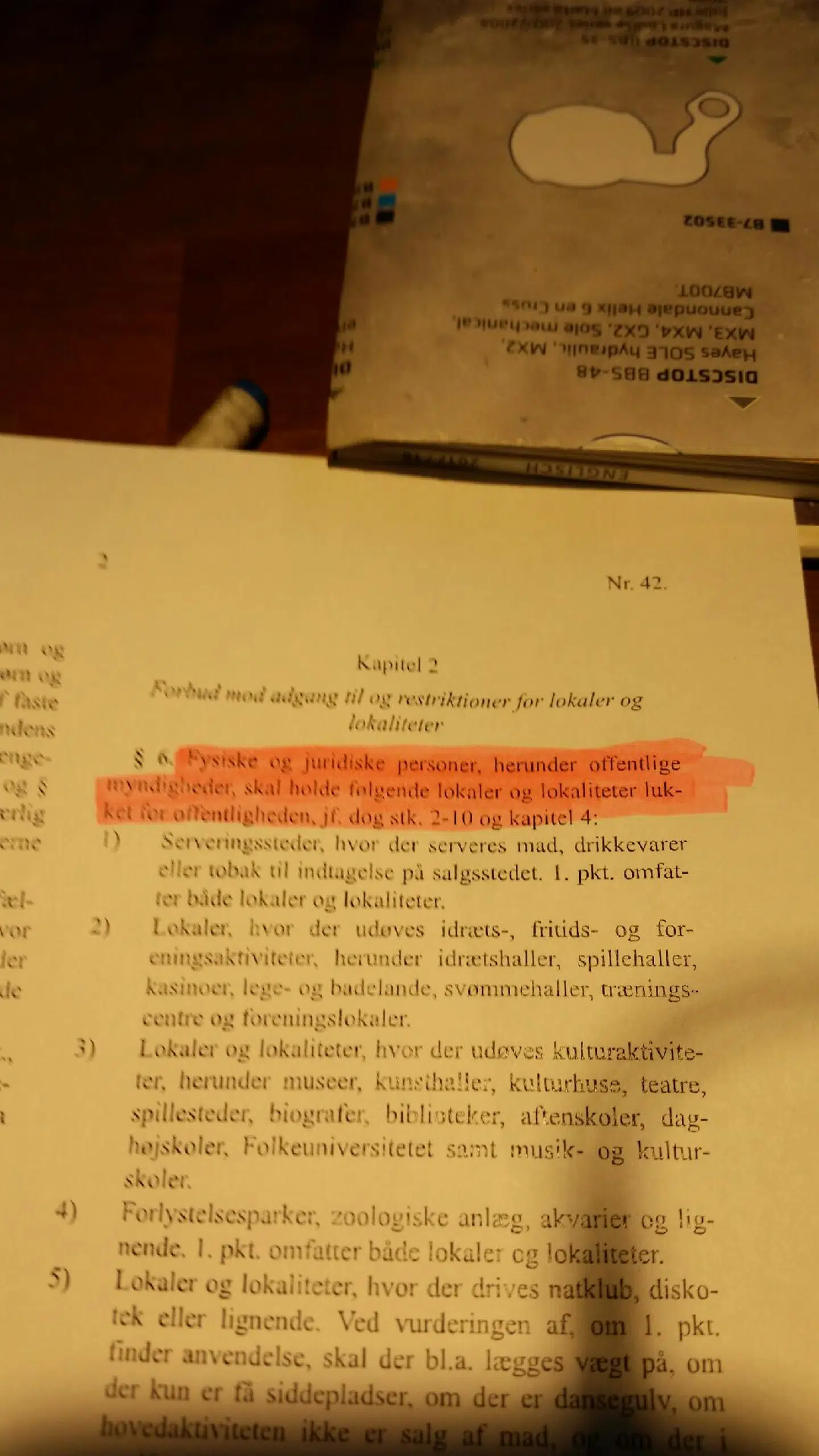 Søren opfylder lovkravene, fordi han holder sit butikslokale lukket for offentligheden.
