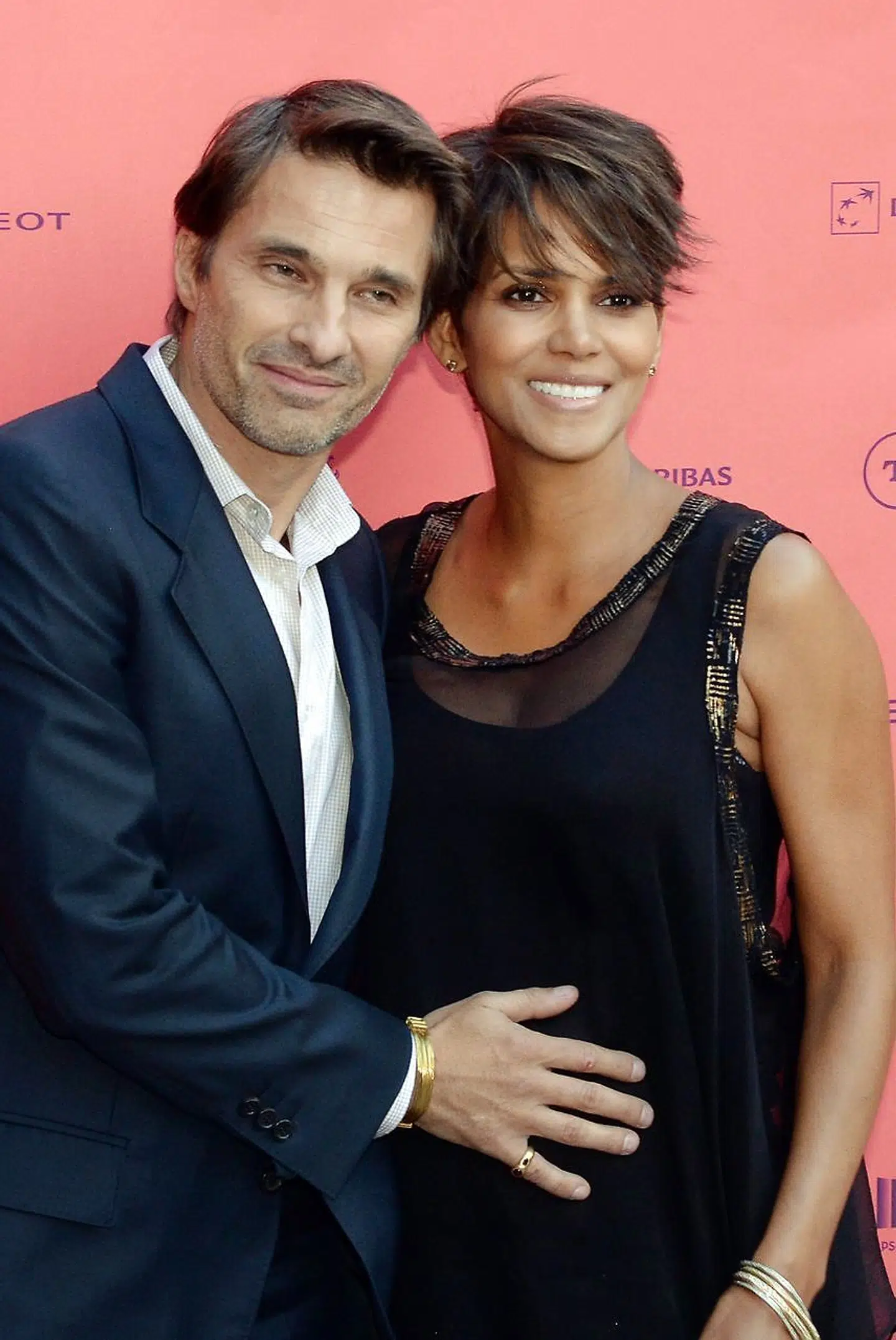 En højgravid Berry med den franske skuespiller Olivier Martinez i 2013. Parret mødte hinanden i 2010 under indspilningen af action thrilleren »Dark Tide«. To år efter sønnens fødsel gik de fra hinanden. Foto PIERRE ANDRIEU.