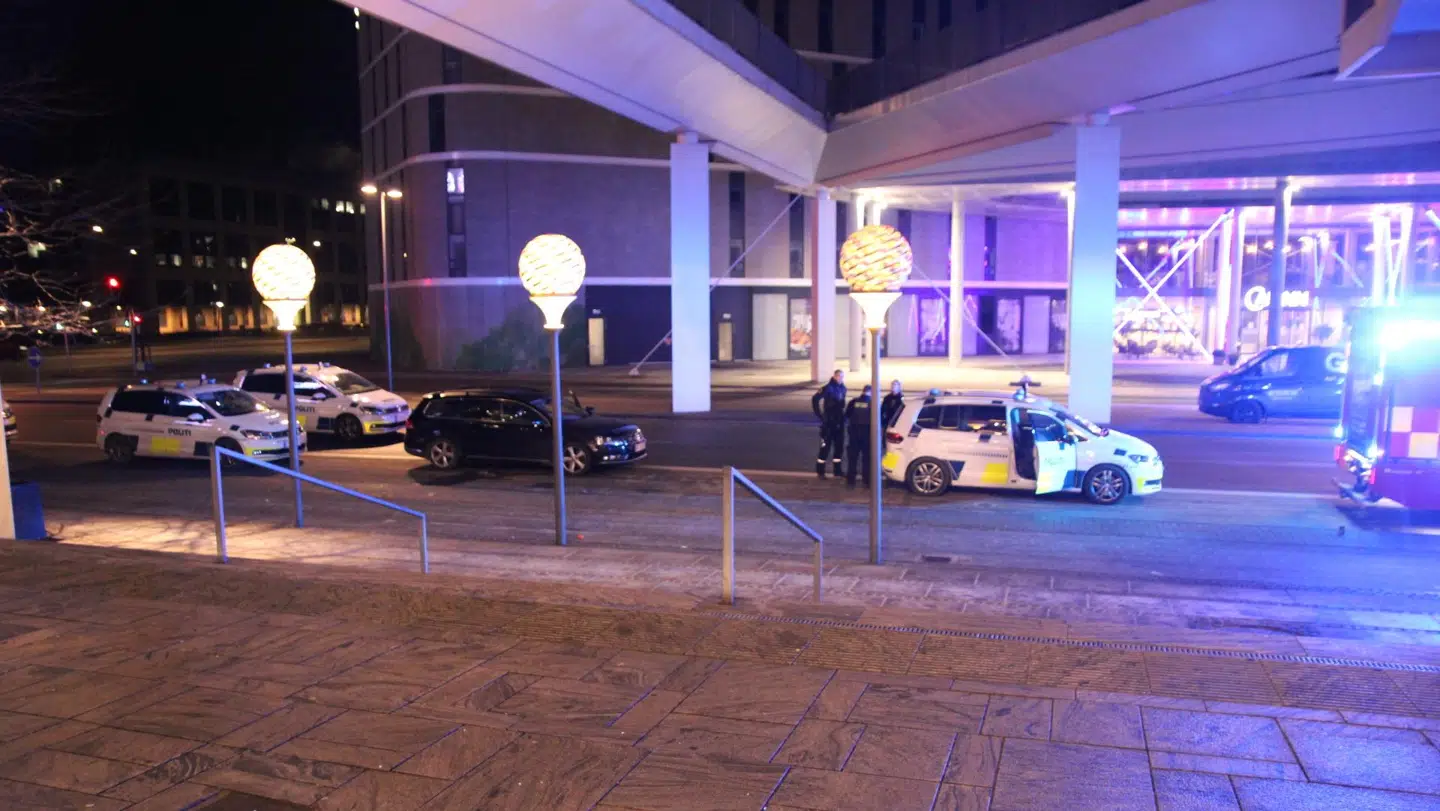 Politiet mødte talstærkt op. (Foto: Presse-fotos.dk)