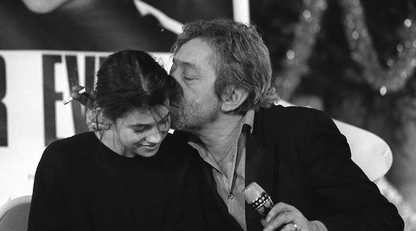 Serge Gainsbourg med datteren Charlotte fotograferet i 1986, året efter, at 'Un zeste de Citron' udkom.