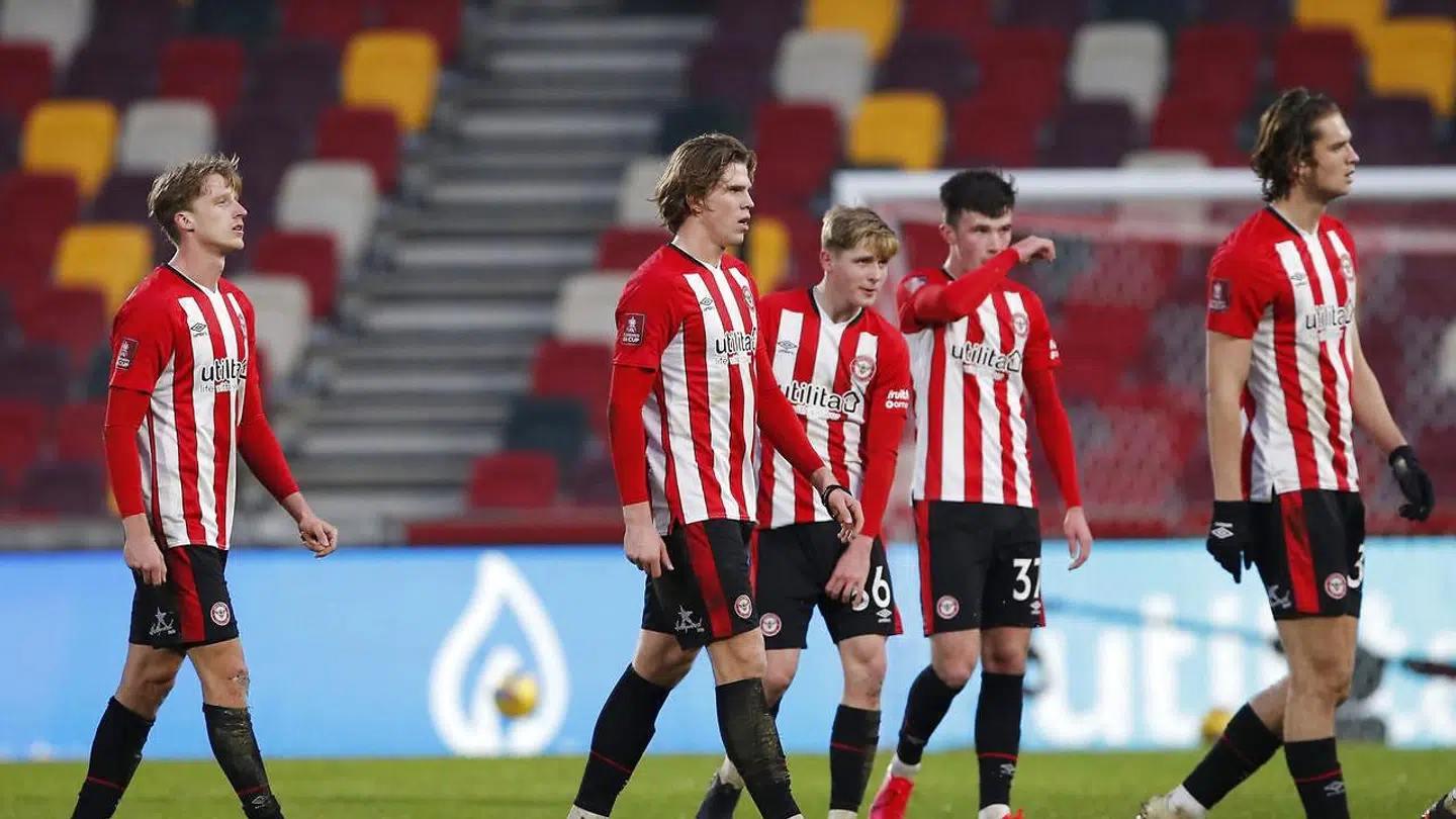 22-årige Mads Bech Sørense (nummer to fra venstre).