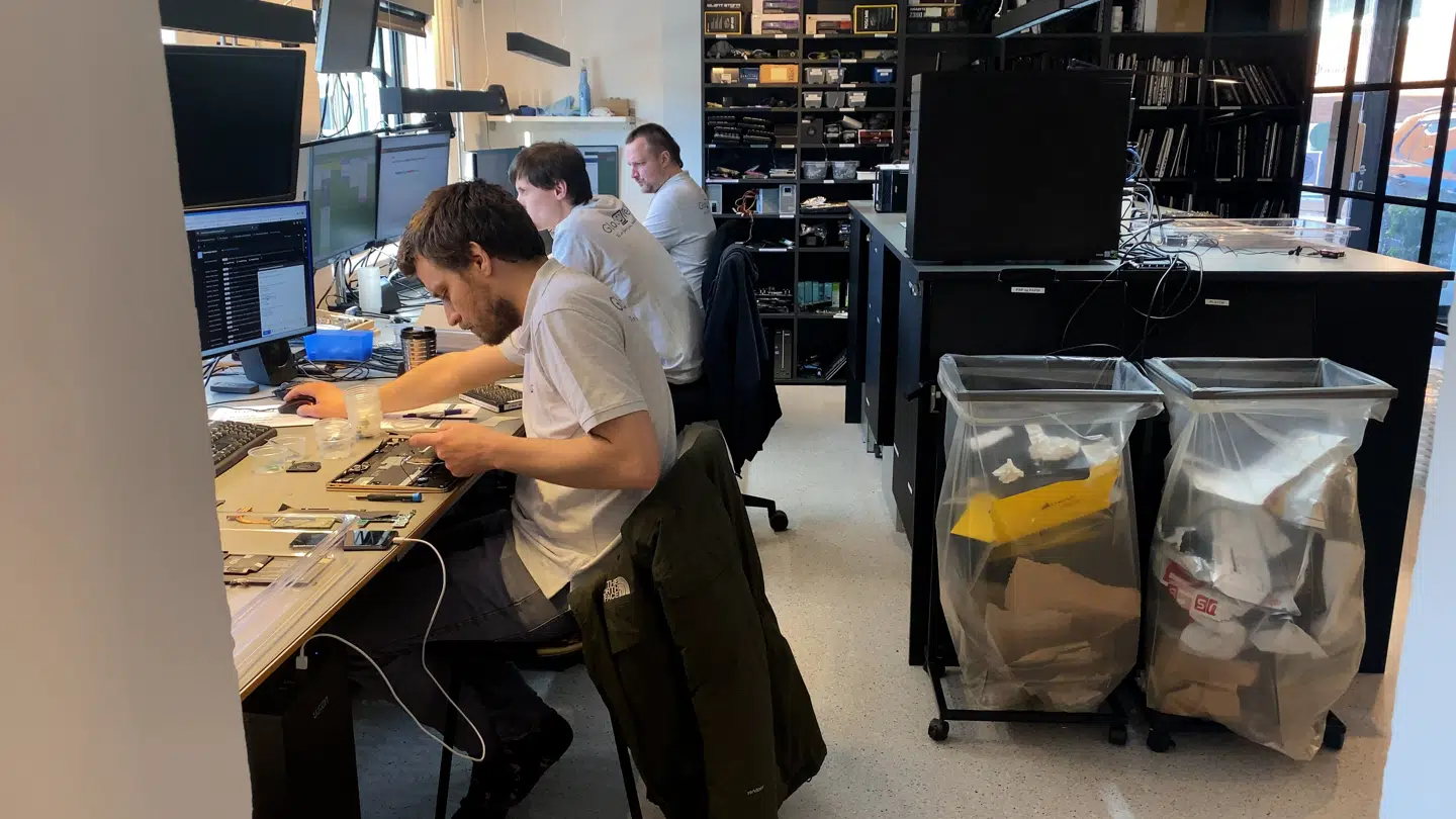 Af de cirka 20 ansatte i virksomheden har halvdelen en eller flere diagnoser.