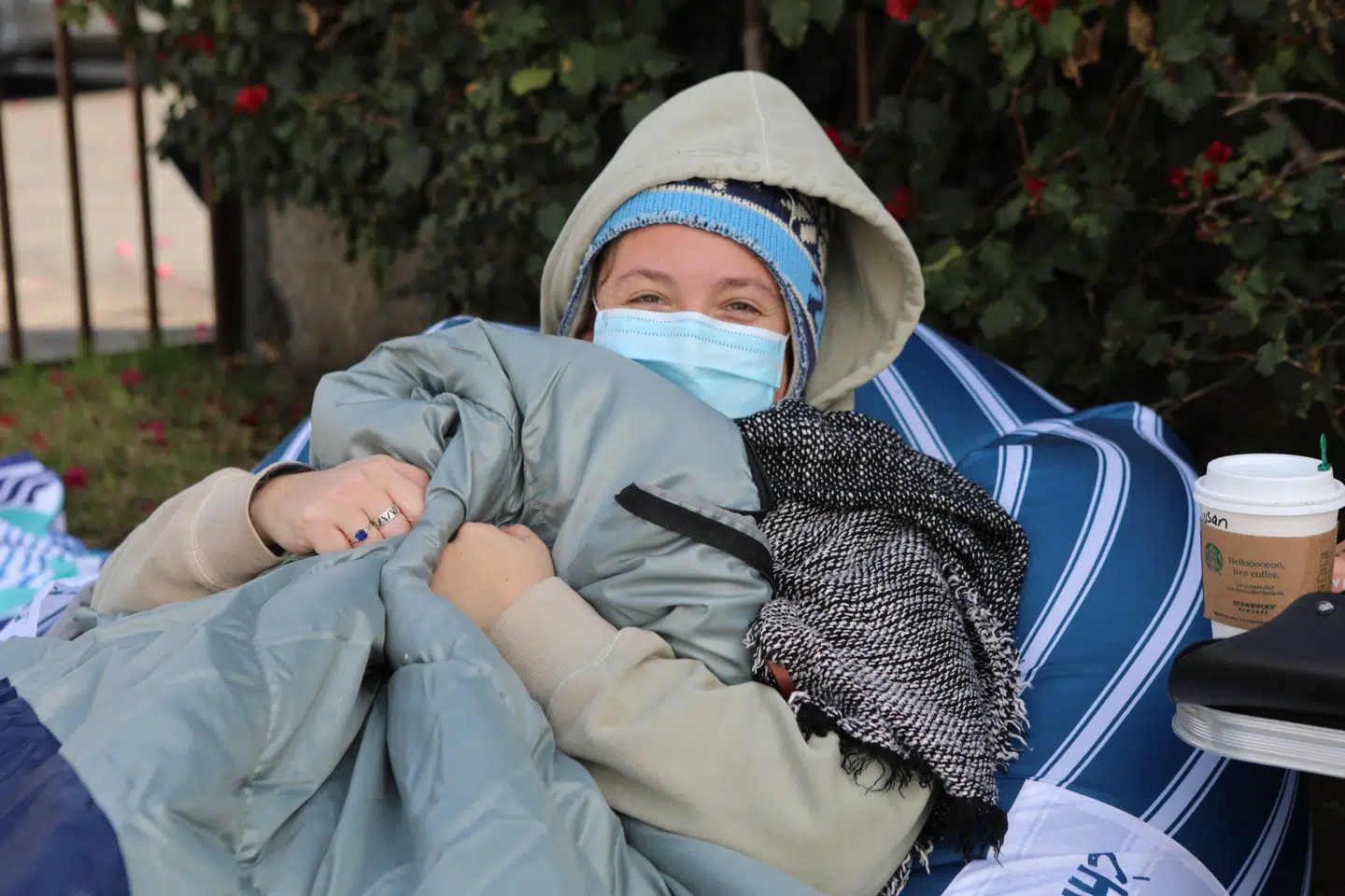 Rebecca Stone ankom til vaccinekøen klokken halv fem om morgenen – for anden dag i træk. Desværre var ventetiden igen forgæves.