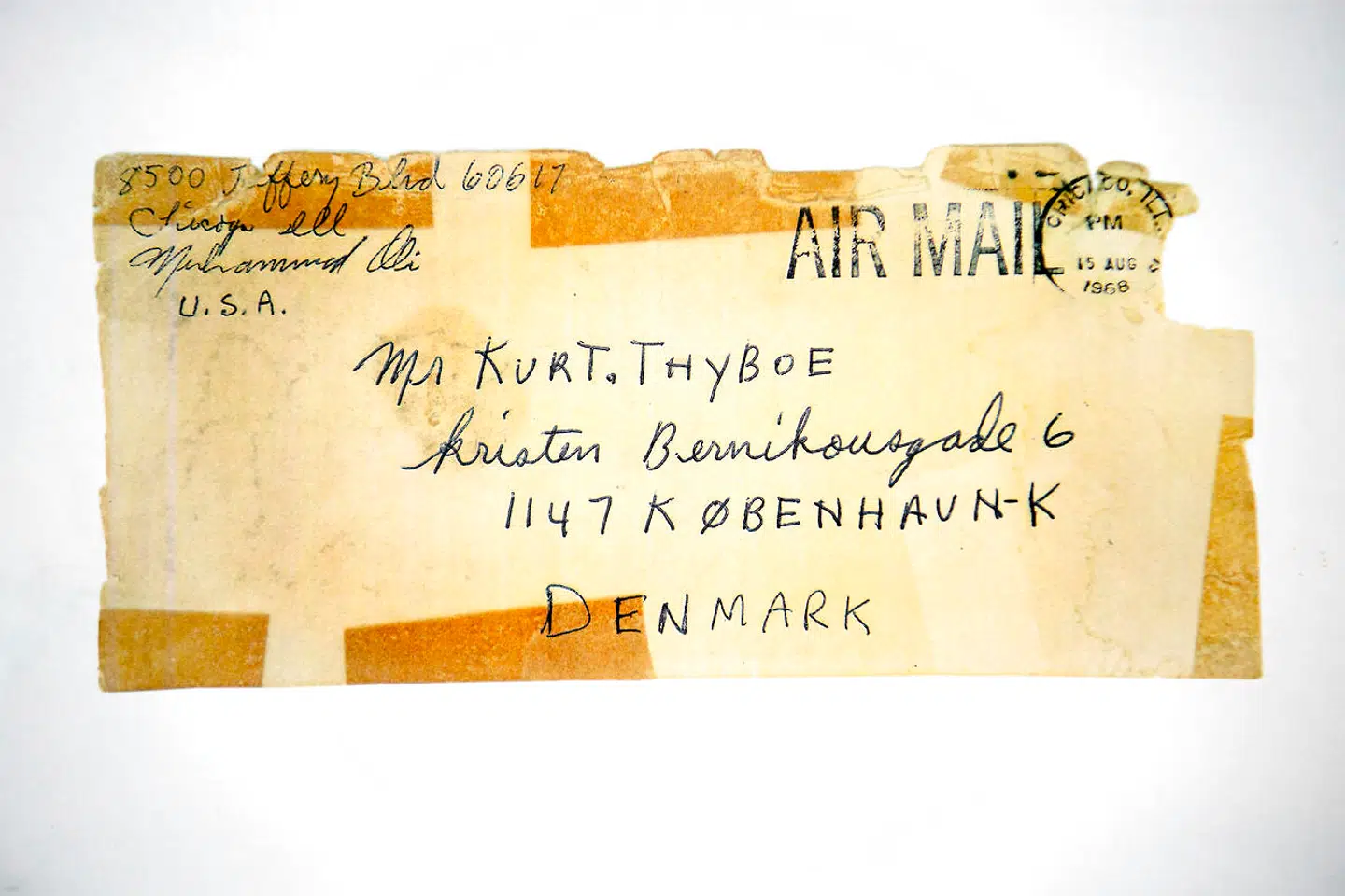 Kurt Thyboe har selv en fortid som journalist på B.T. Her interviewede han den legendariske bokser Muhammad Ali, som han også modtog et brev fra på B.T.s adresse. Her et brev fra 1968 fra den amerikanske stjerne.