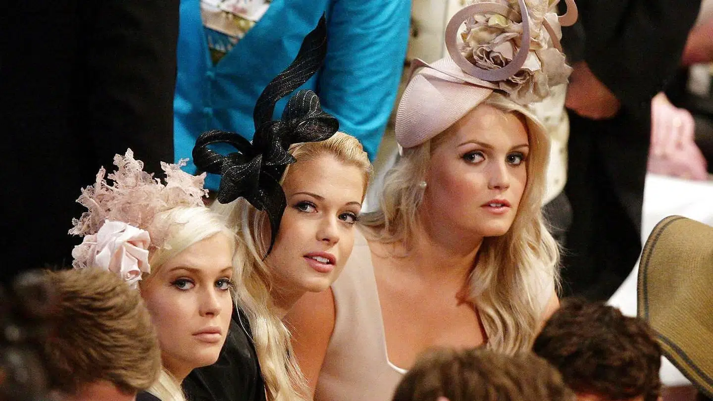 Tatlers liste toppes af prinsesse Dianas niecer, tvillingerne, Lady Amelia og Lady Eliza. De ses her med deres storesøster lady Kitty.