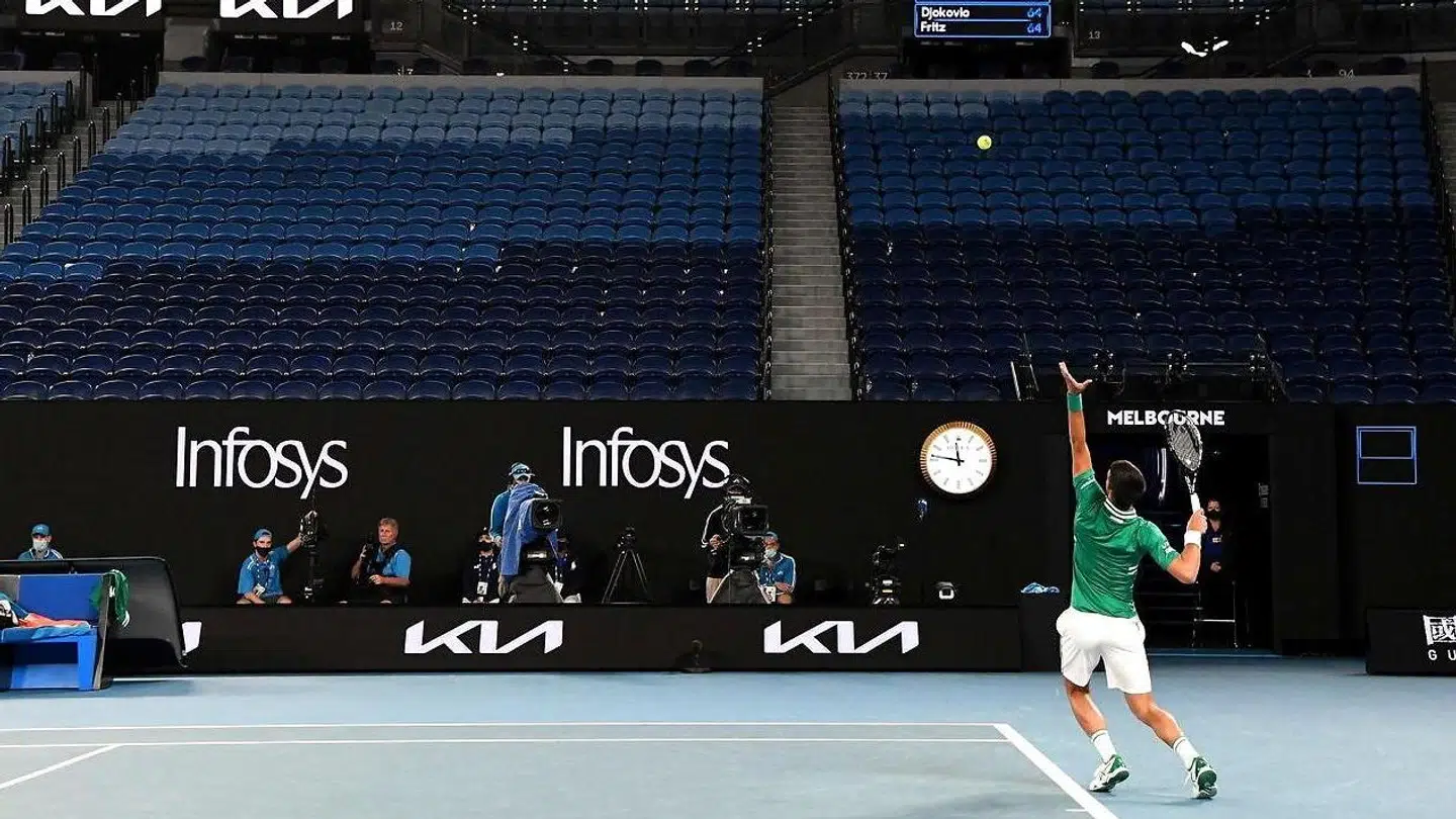 Tomme tribuner under kampen mellem Novak Djokovic og Taylor Fritz, da tilskuerne blev tvunget til at forlade kampen før den var forbi.
