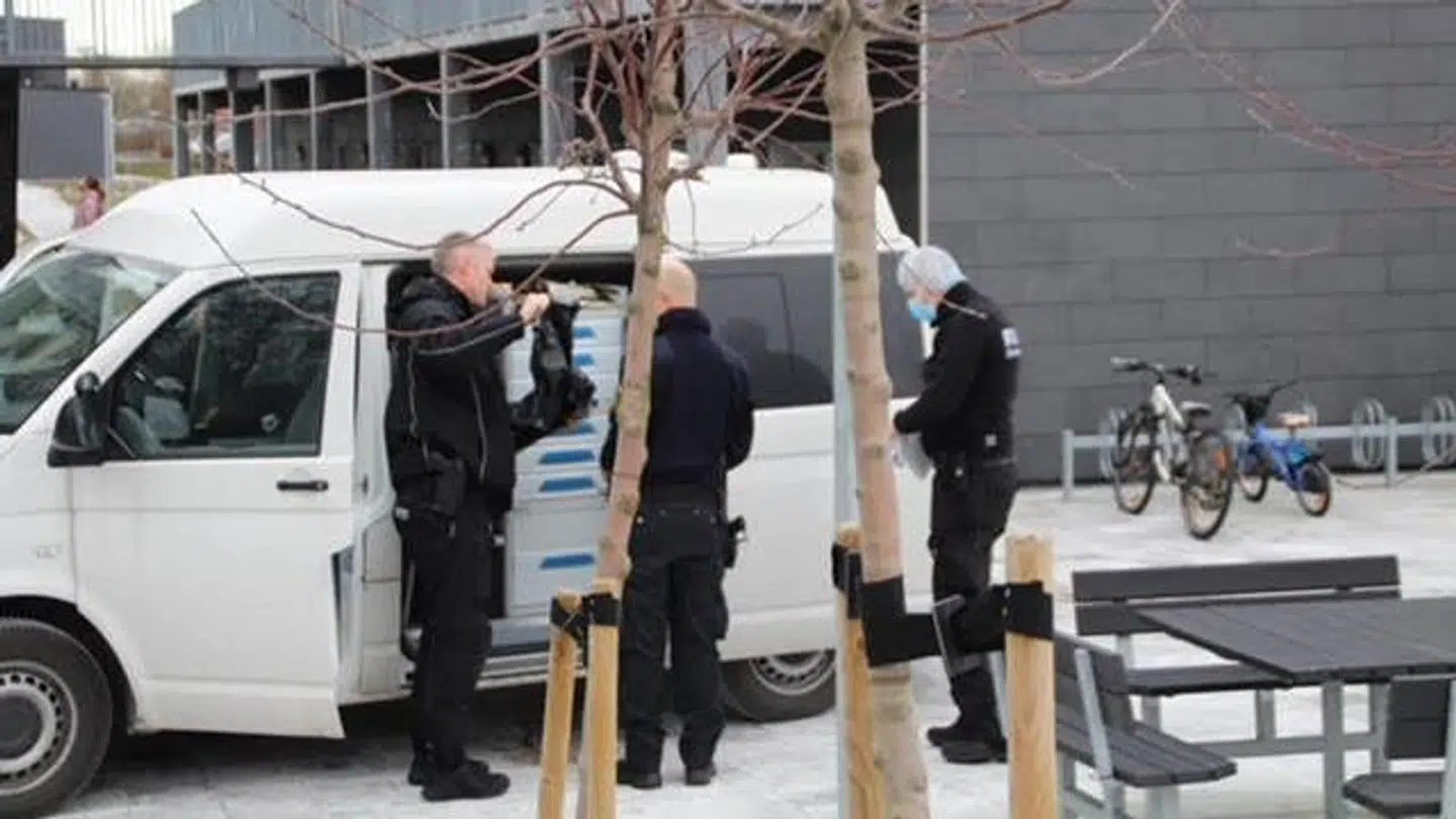 Politiet var til stede i Apotekerhaven i mere end et døgn i weekenden.
