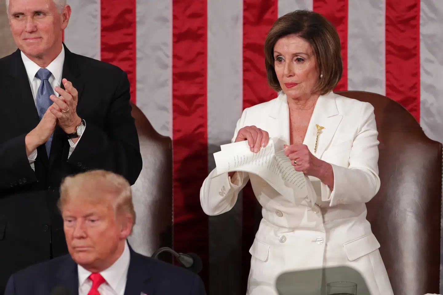 Luften mellem Nancy Pelosi og Donald Trump har i lang tid været iskold. I starten af 2020 rev hun en kopi af Trumps State of the Union-tale itu, mens præsidenten modtog bifald for talen i Kongressen.