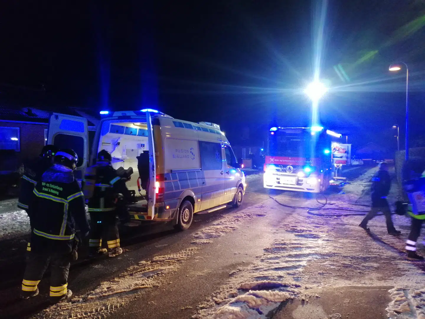 Kvinden modtog ifølge øjenvidner førstehjælp på stedet.