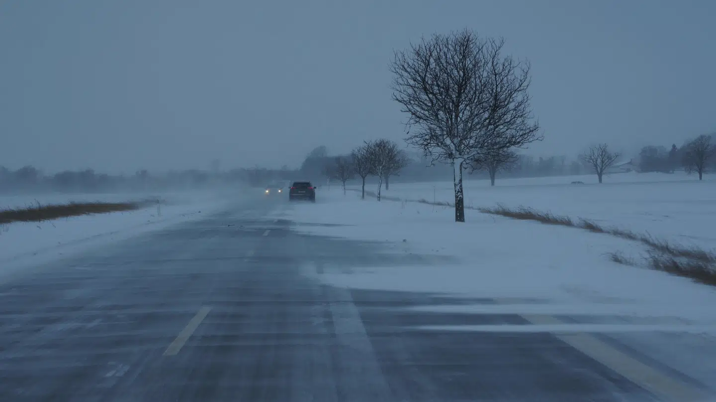 Snefygning på vejene på Bornholm. Foto: Presse-fotos.dk.