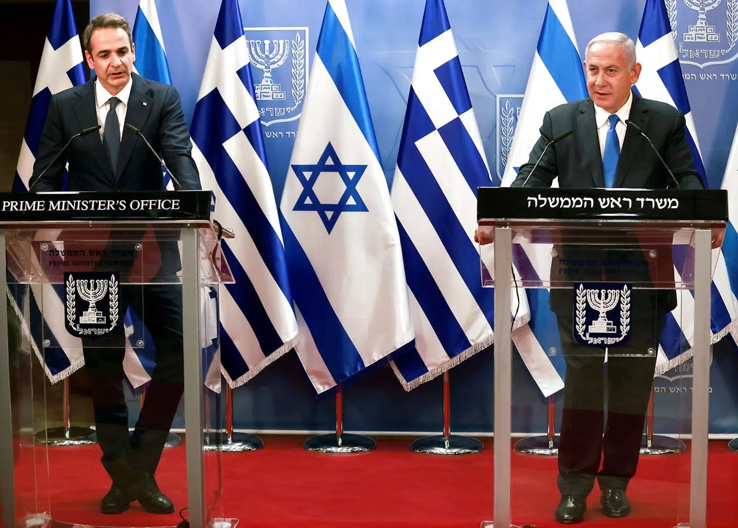 Israels premierminister, Benjamin Netanyahu præsenterer den nye forskning for Grækenlands premierminister, Kyriakos Mitsotakis i Jeruslam