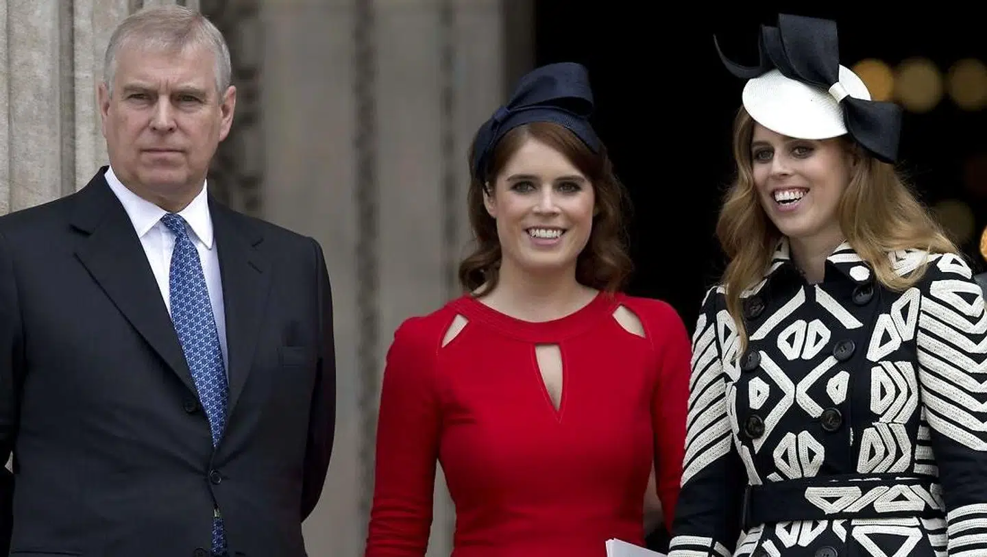 Prins Andrew er netop blevet morfar. Her ses han med begge sine døtre.