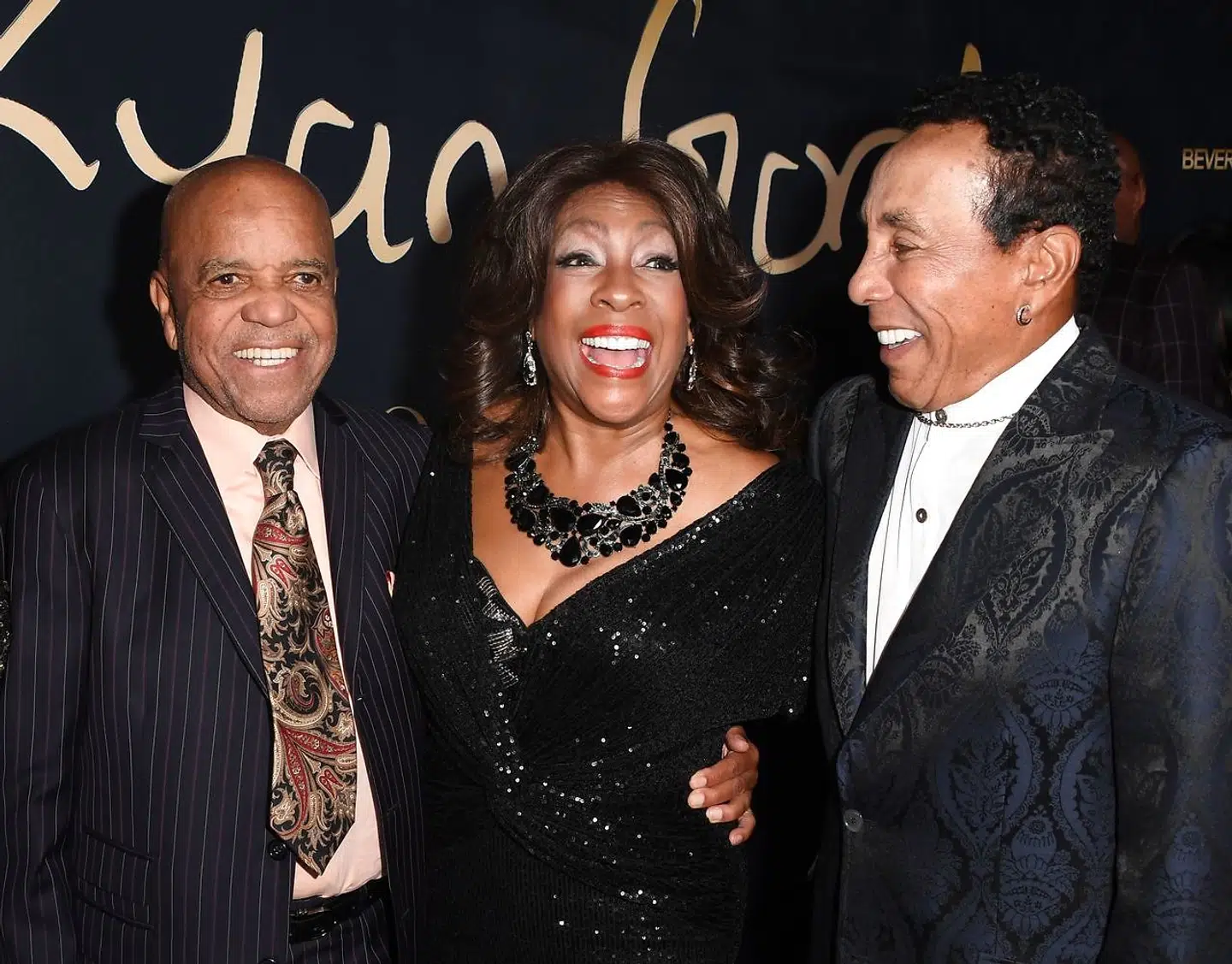 (FILES) In this file photo founder of the Motown record label Berry Gordy (L), singer from The Supremes Mary Wilson (C) and singer/songwriter Smokey Robinson arrive for the Ryan Gordy Foundation 60 Years of Motown Celebration at the Waldorf Astoria in Beverly Hills on November 11, 2019. - The death of singer Mary Wilson, co-founder of the trio Supremes, has just been announced by her publicist Jay Schwartz. She died Monday night, February 8, at her home in Las Vegas. She was 76 years old. (Photo by Mark RALSTON / AFP)